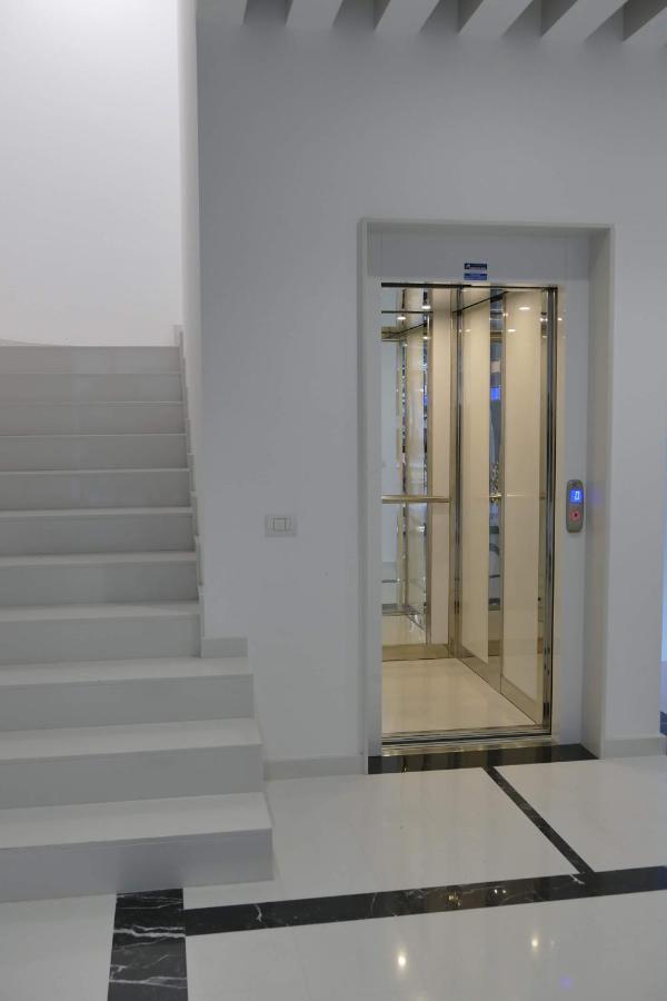 Central Modern Apartment Бари Экстерьер фото