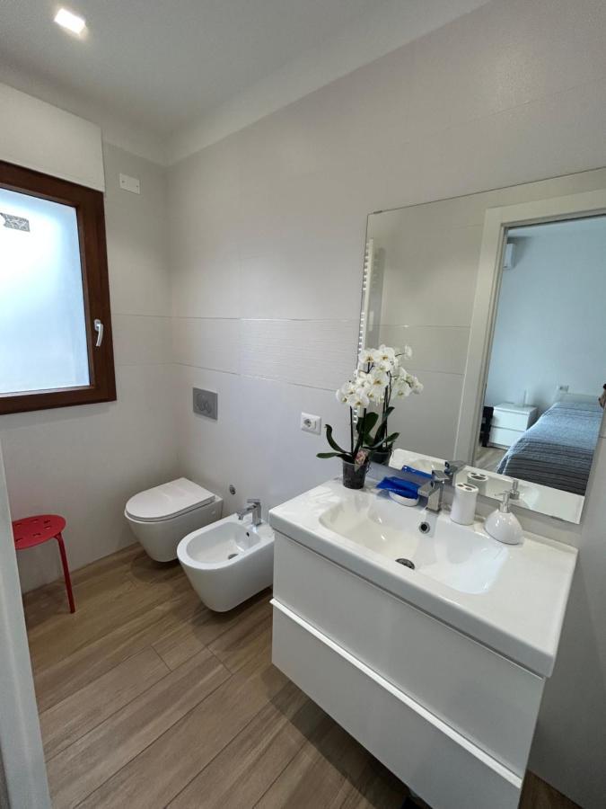 Central Modern Apartment Бари Экстерьер фото