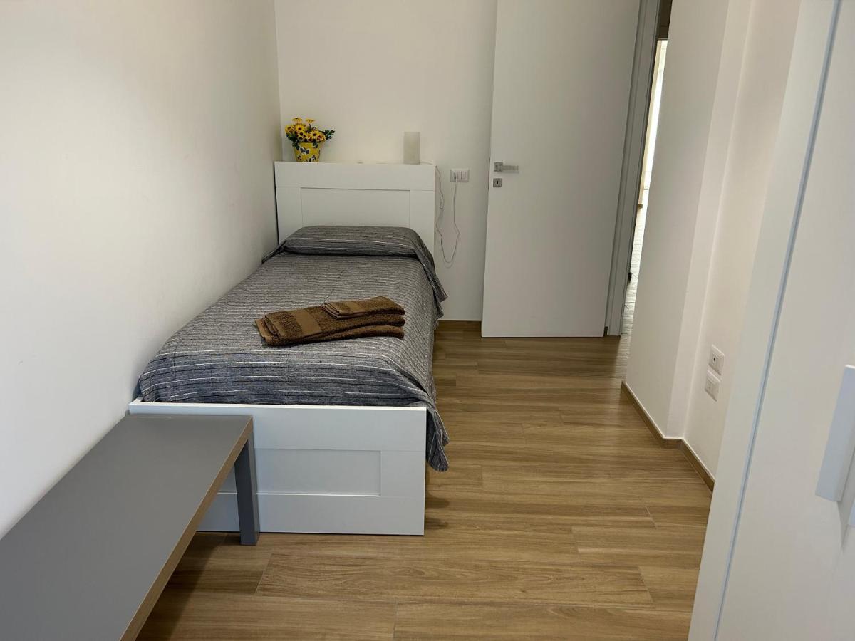 Central Modern Apartment Бари Экстерьер фото