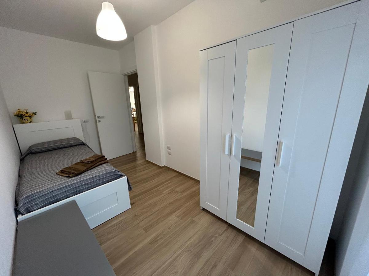 Central Modern Apartment Бари Экстерьер фото