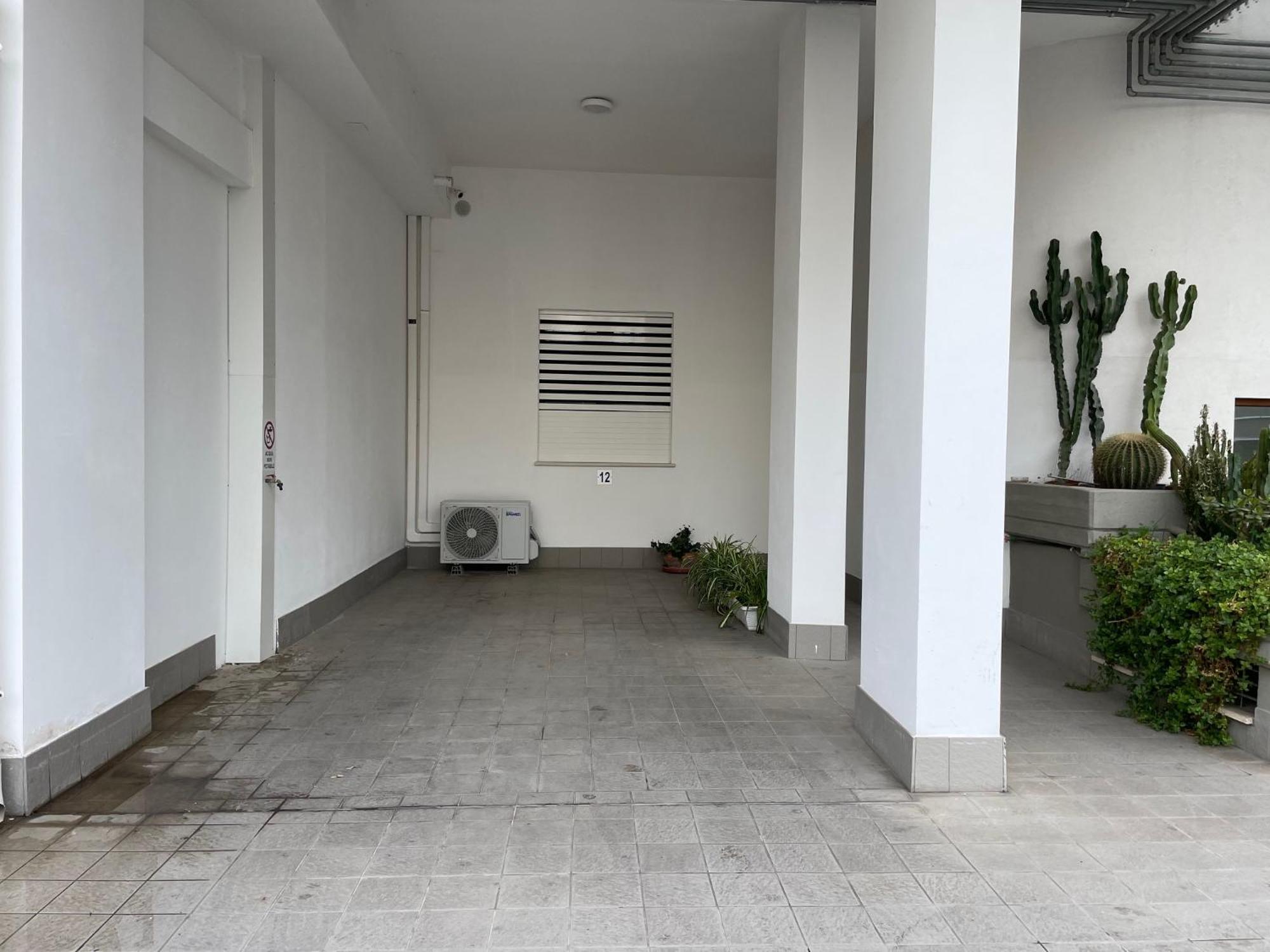 Central Modern Apartment Бари Экстерьер фото